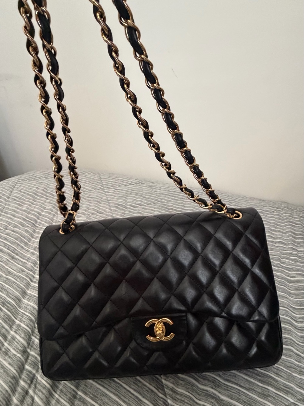 CHANEL Black Quilted Lambskin Shoulder Bag with Gold Chain - Picture 7 of 7